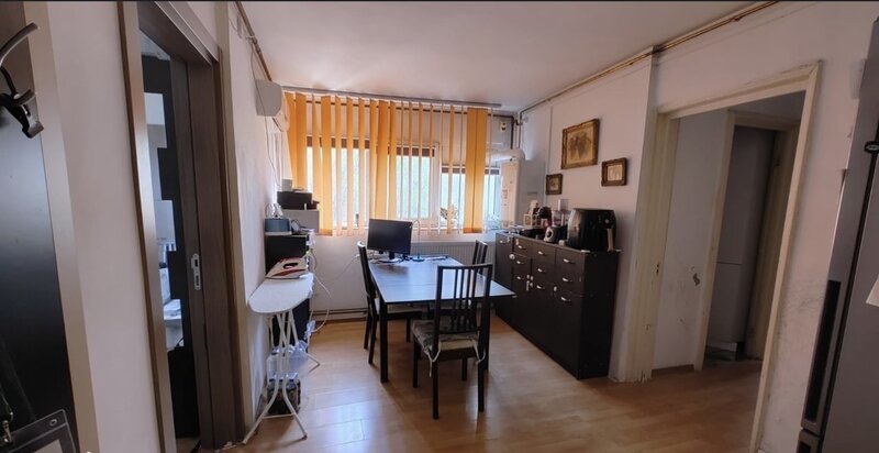 Doamna Ghica, Pantelimon, Piata Delifinului.